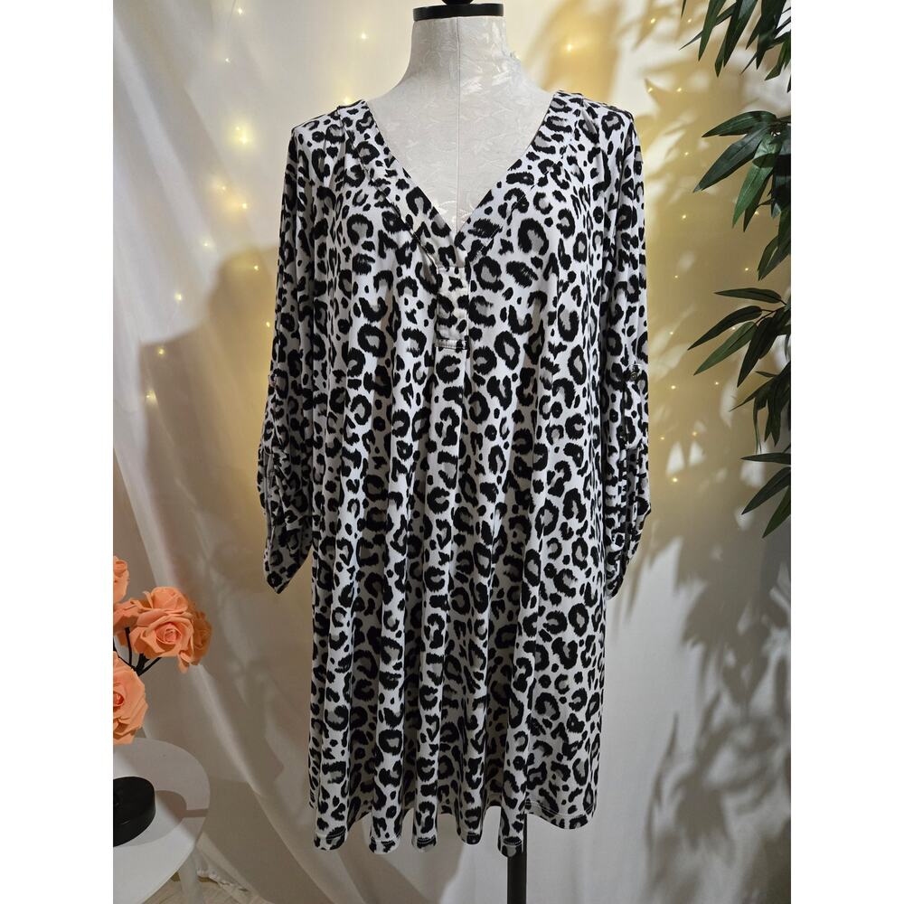 Torrid Leopard Animal Print Roll Tab Sleeve V-Neck Liquid Knit Top Plus Size 6X